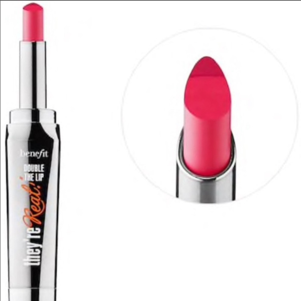 New Benefit: 0.75g Revved-up Red Double Lip Liner